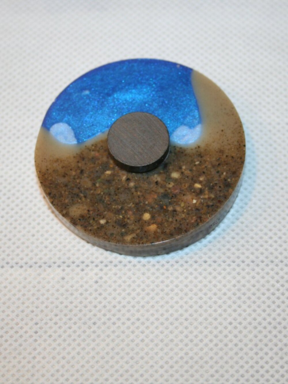 Beach Lover Gift Resin Magnet Ocean Scene Sand Shells Coastal Decor 2" Round - Picture 4 of 5
